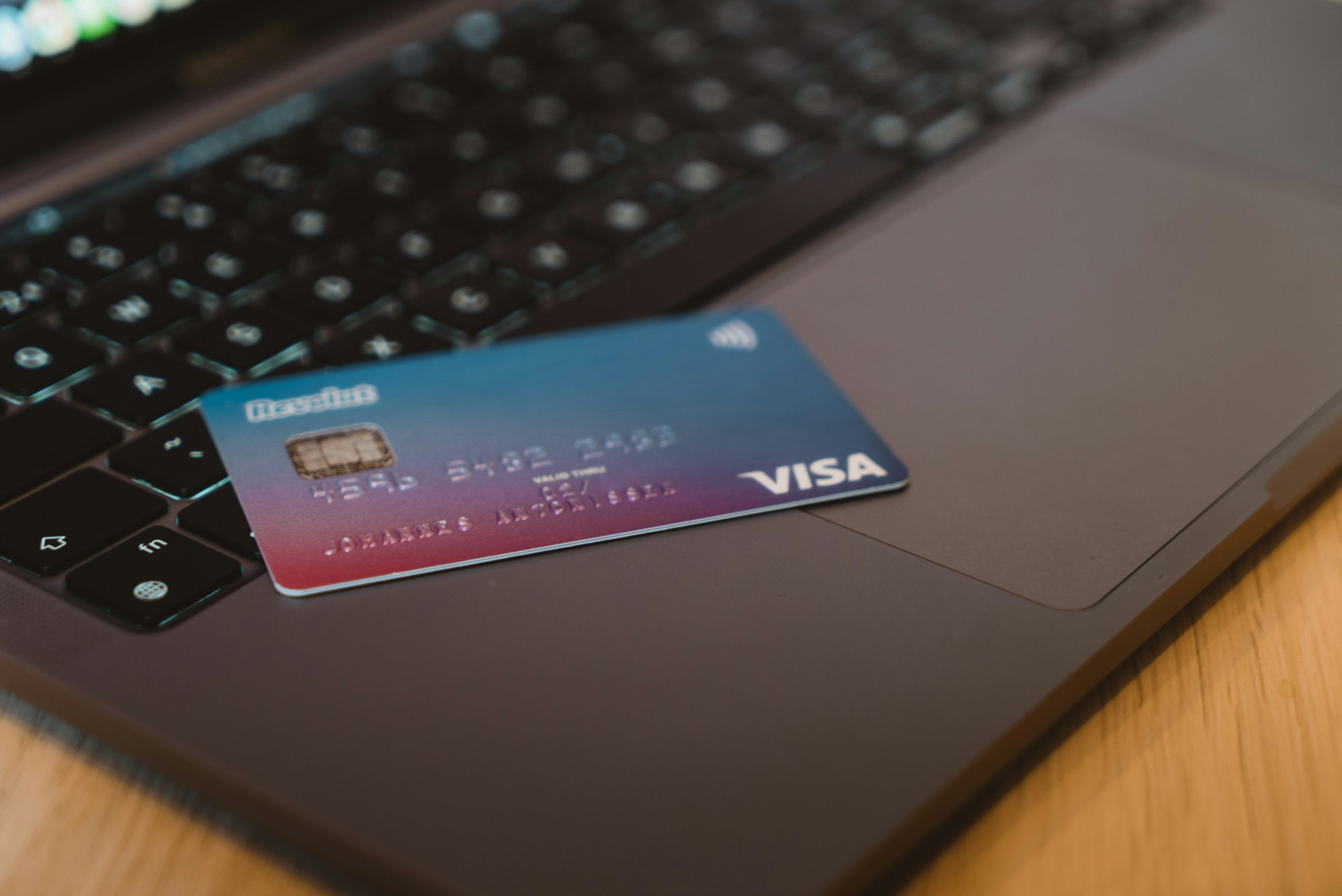 Wie lange dauert es, bis Amazon Geld von Ihrer Karte abbucht?